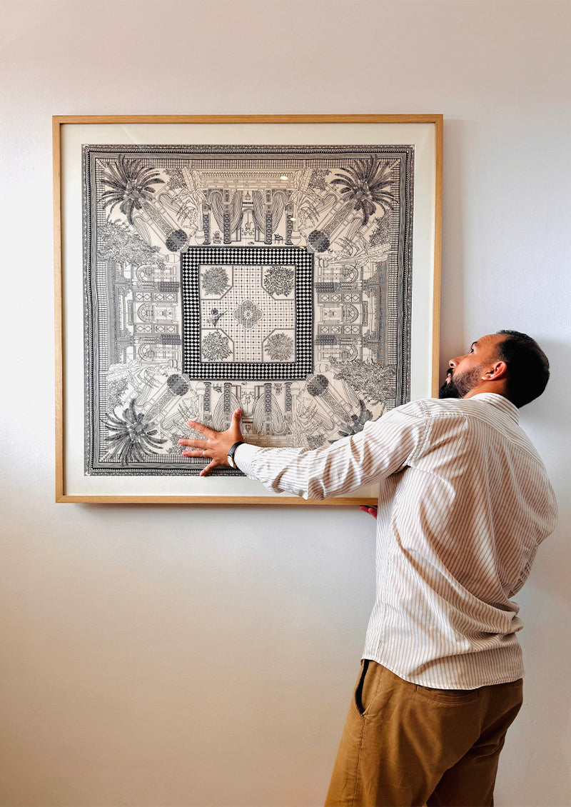 FOULARD CARRÉ DE SOIE  Le Riad aux Merveilles Encadré