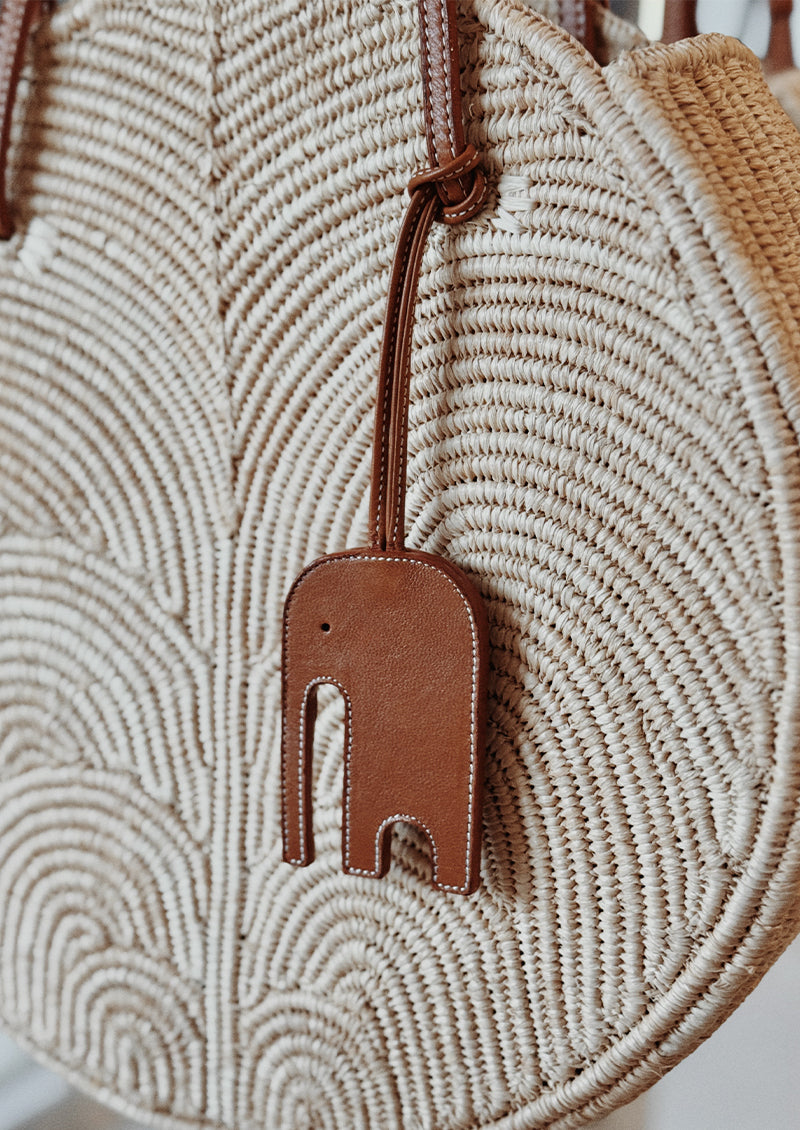 pendentif sac éléphant en cuir tabac