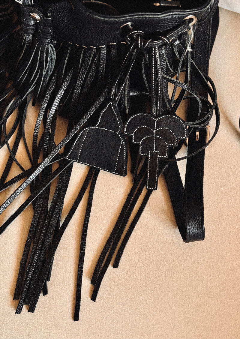 pendentif sac haj sage en cuir noir