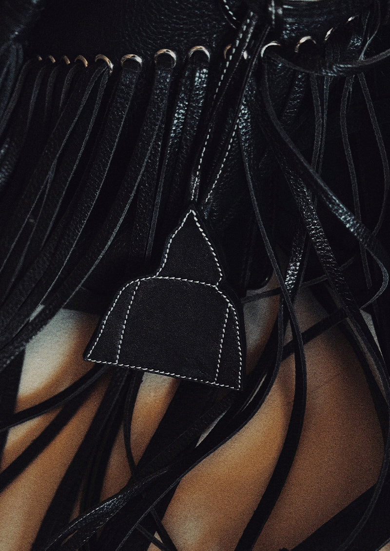 pendentif sac haj sage en cuir noir