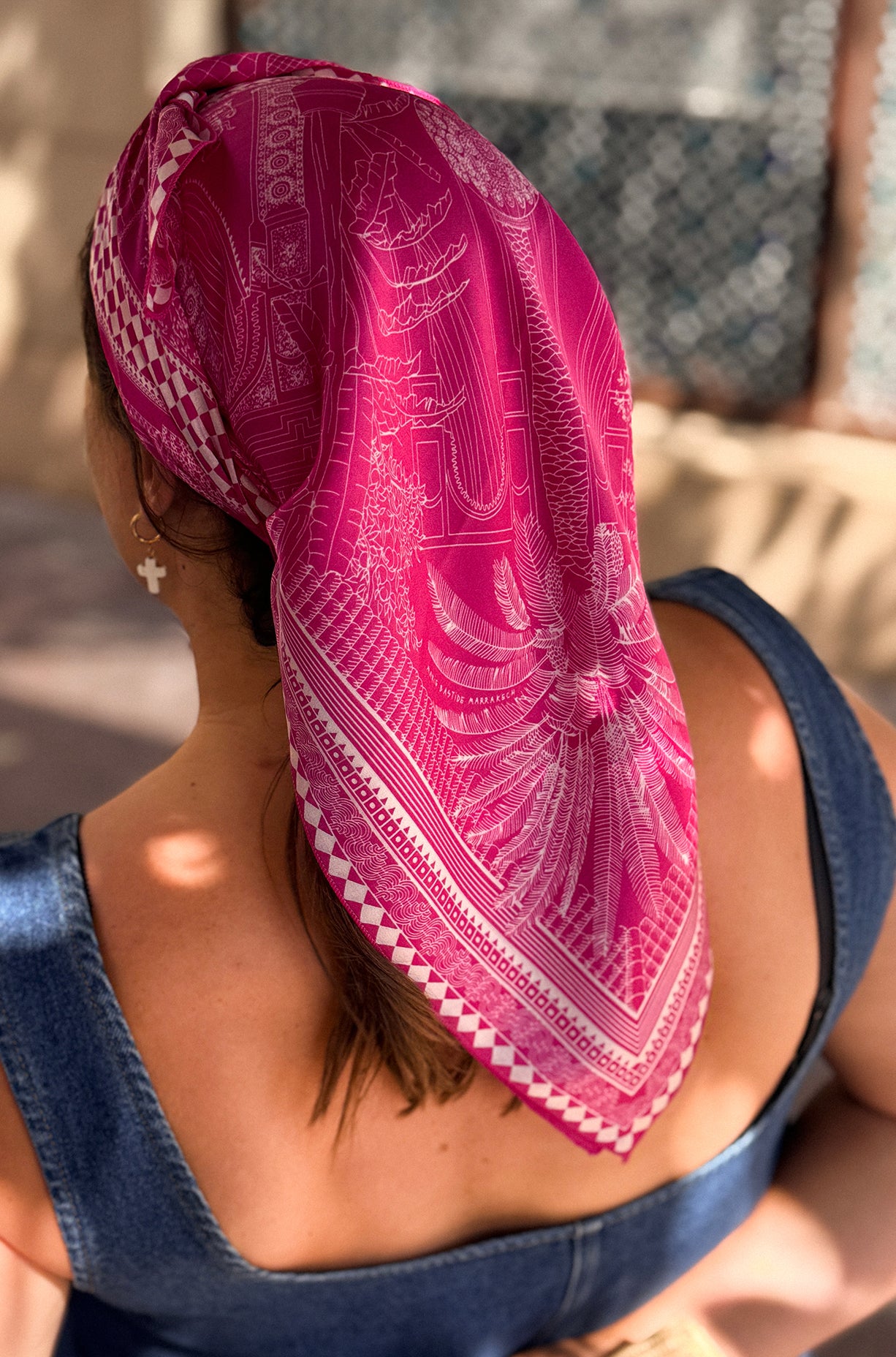 FOULARD CARRÉ DE SOIE LE RIAD AUX MERVEILLES