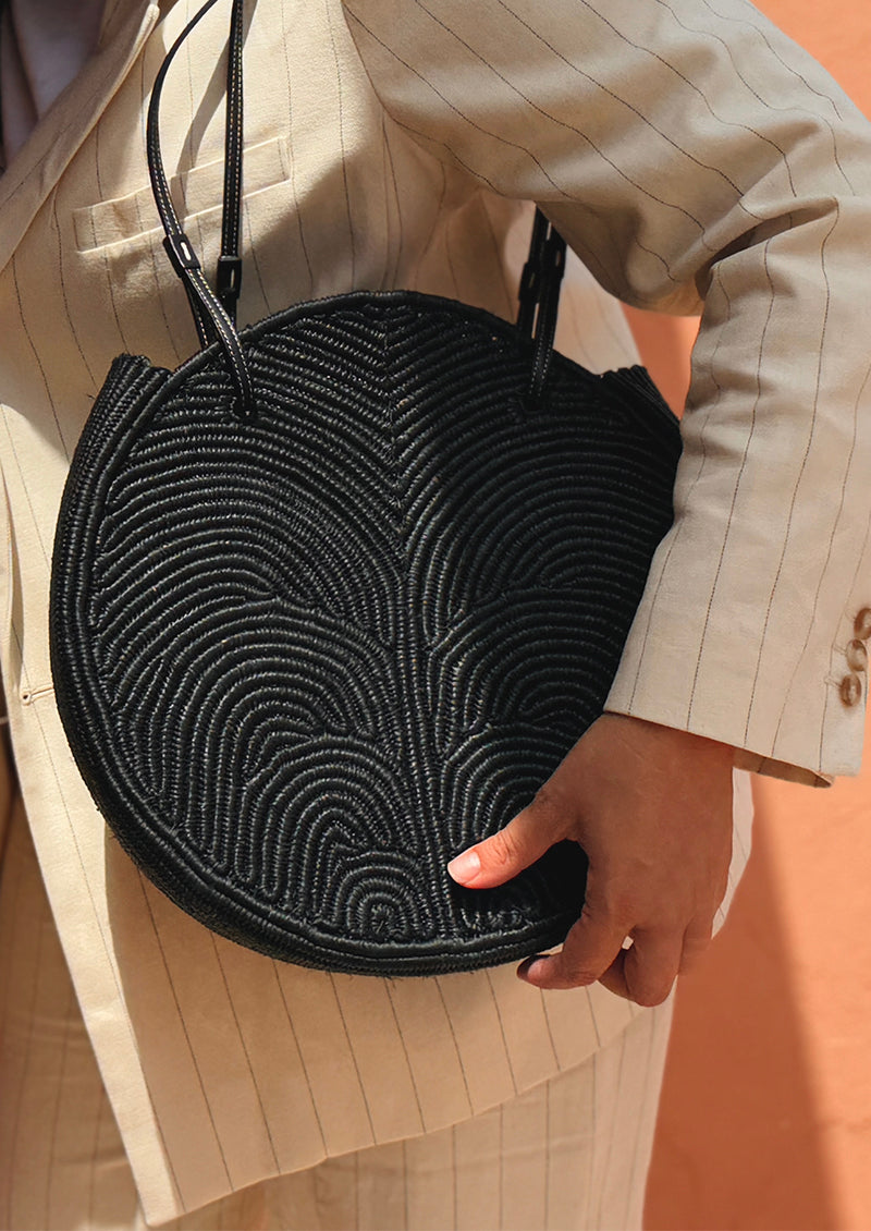 SIGNATURE PALM BASKET BAG BLACK
