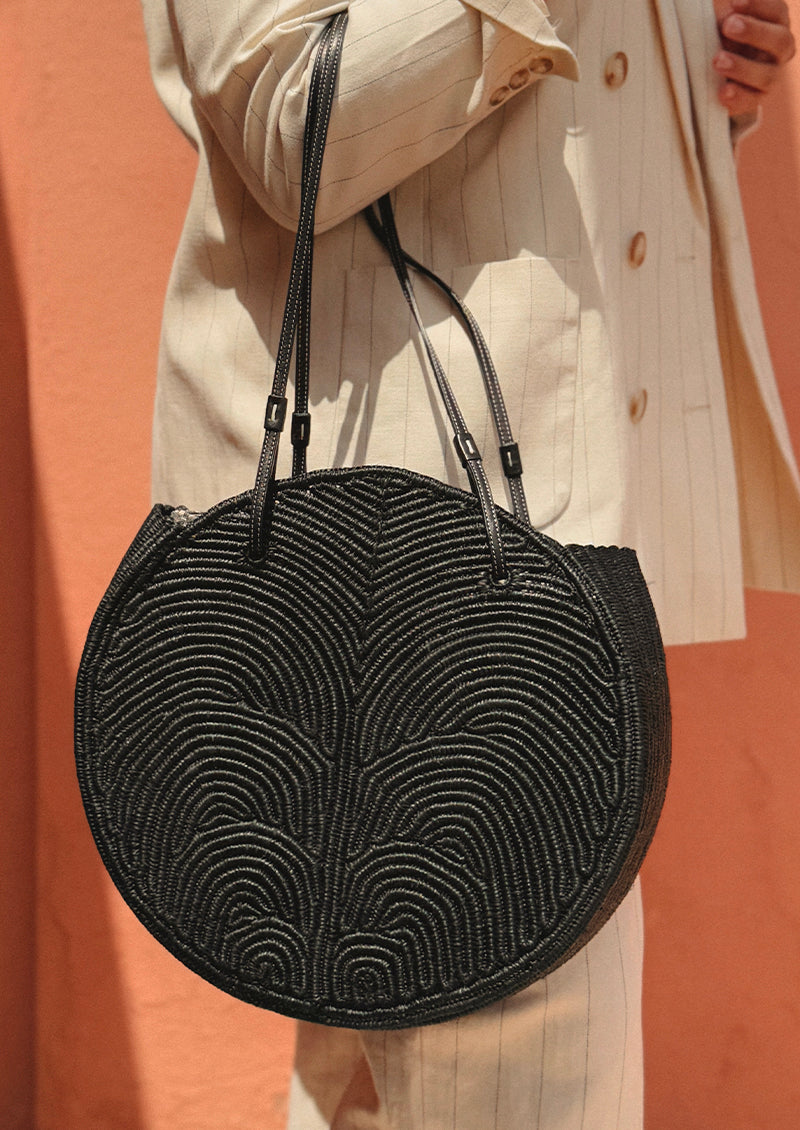 SIGNATURE PALM BASKET BAG BLACK