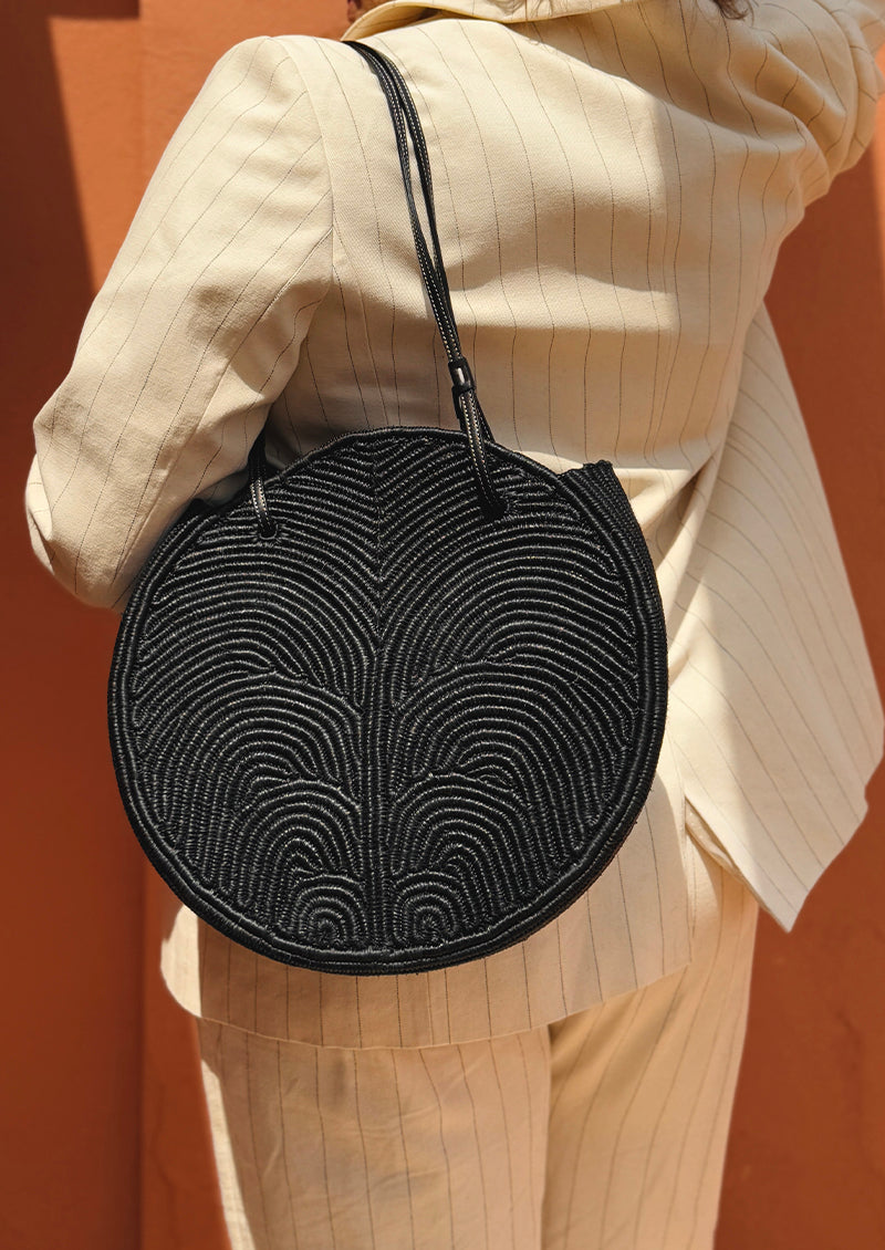 SIGNATURE PALM BASKET BAG BLACK