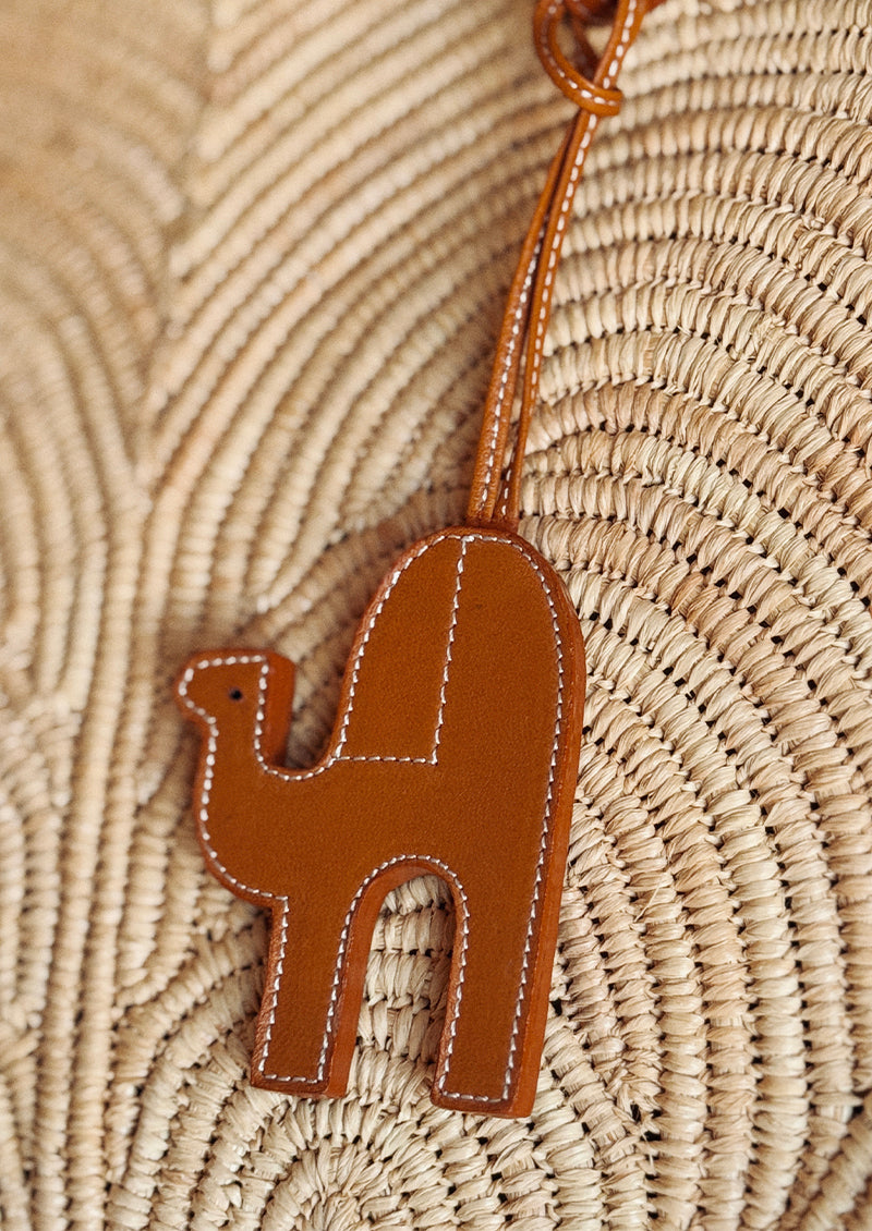 TOBACCO LEATHER DROMEDARY PENDANT