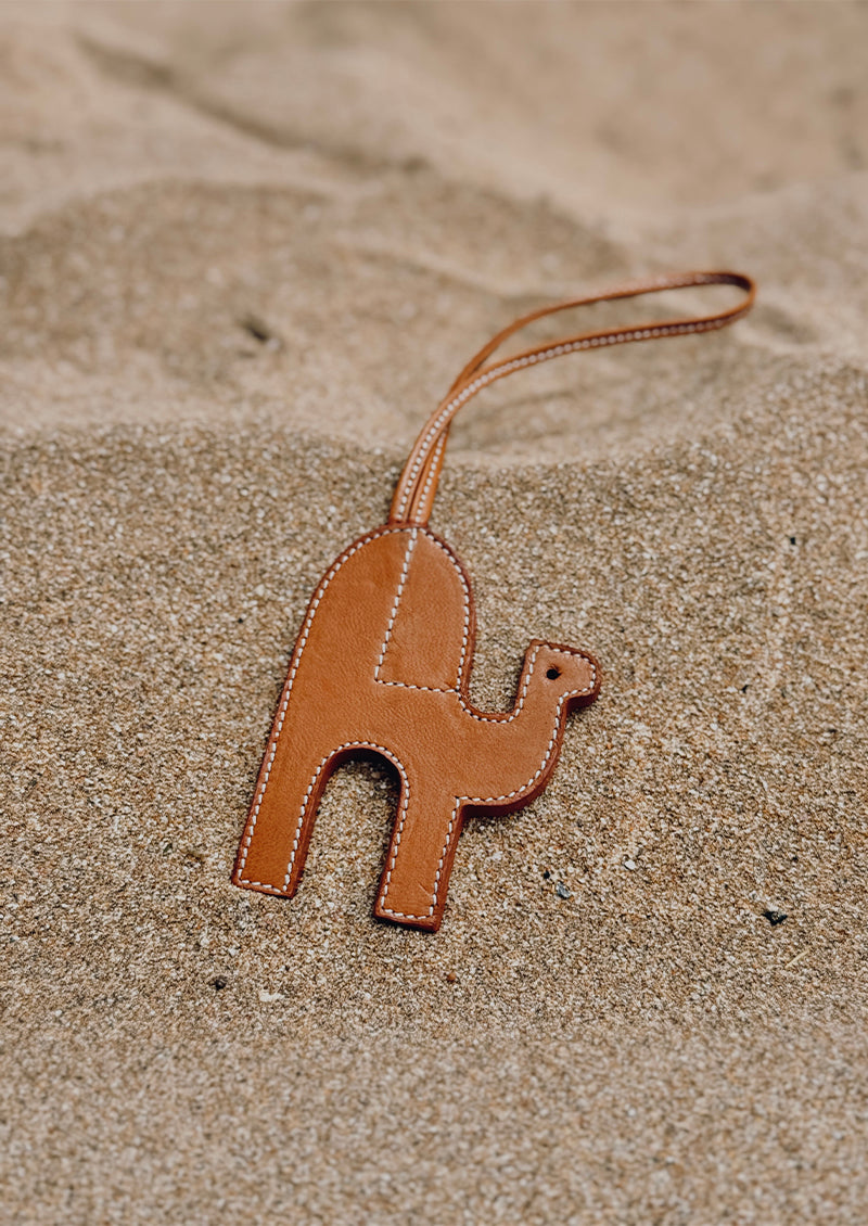 TOBACCO LEATHER DROMEDARY PENDANT