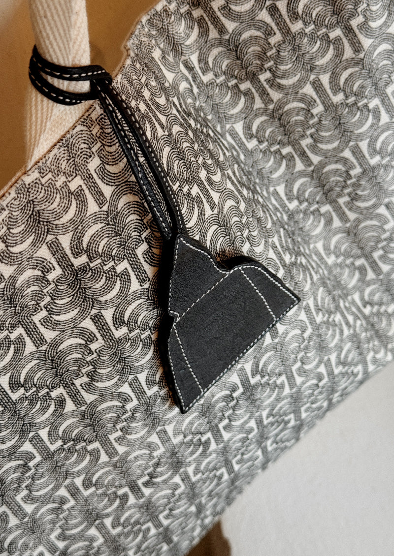 pendentif sac haj sage en cuir noir