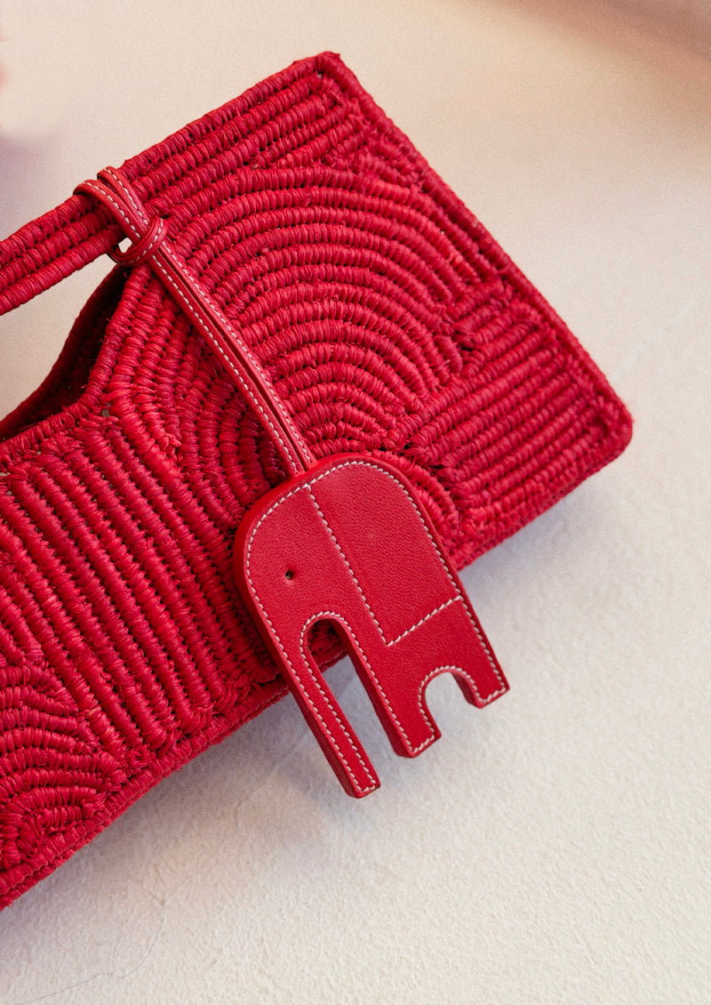 PENDENTIF SAC ÉLÉPHANT SIGNATURE EN CUIR ROUGE