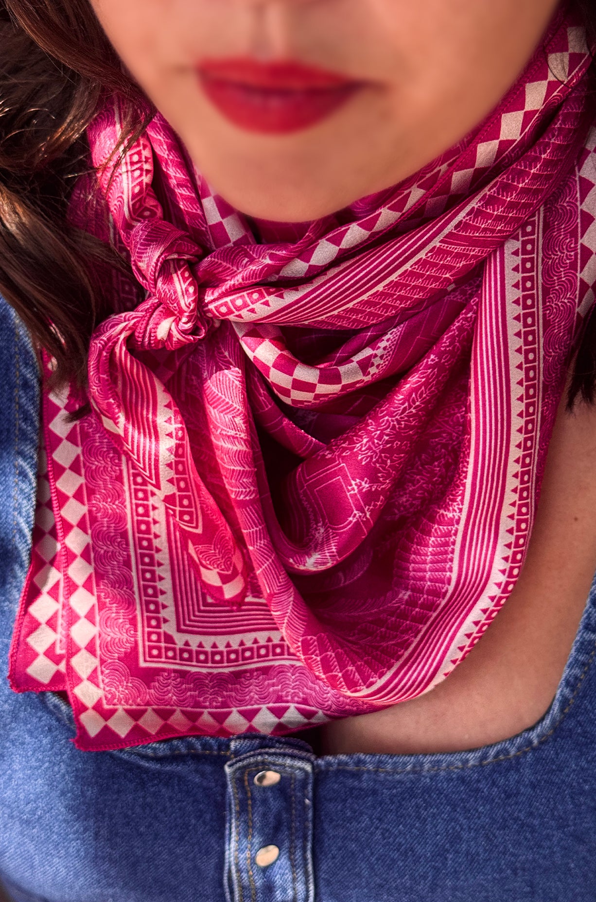 FOULARD CARRÉ DE SOIE LE RIAD AUX MERVEILLES