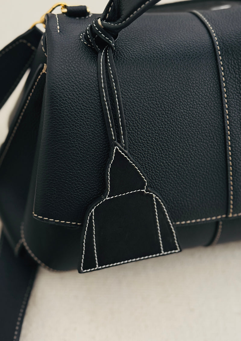 pendentif sac haj sage en cuir noir